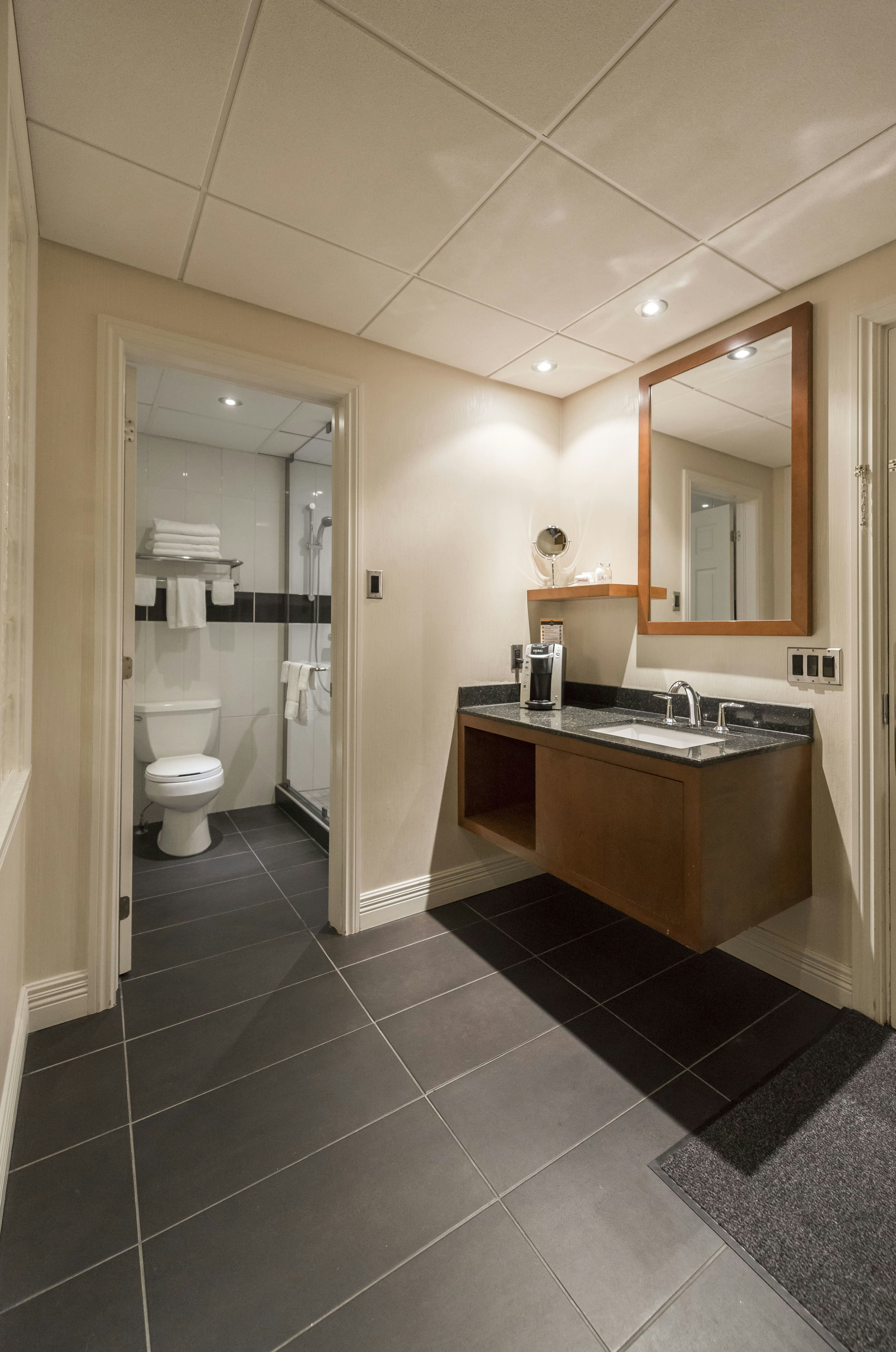 Hotel and Suites Le Dauphin Drummondville