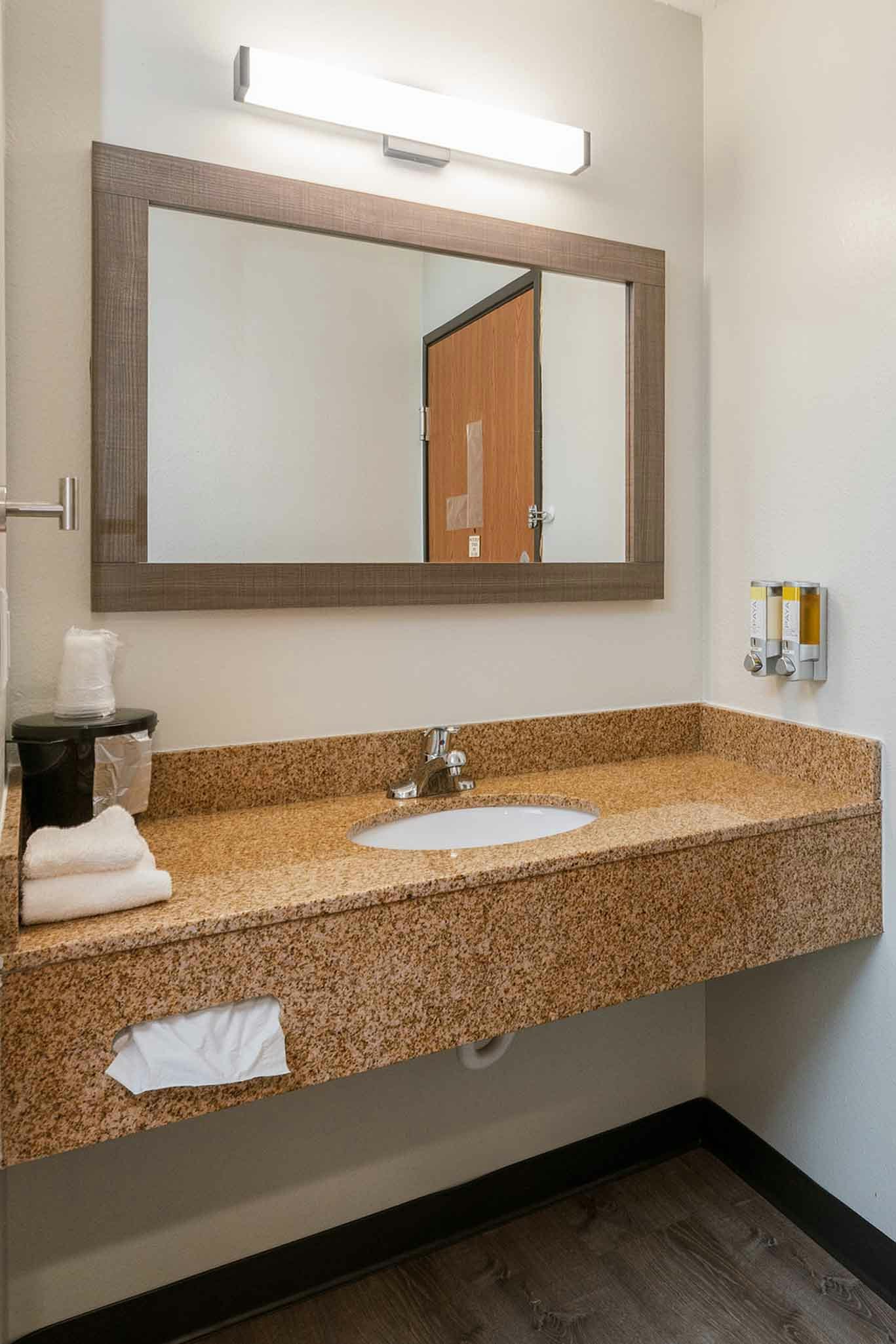 Superior room king bed - Pet Friendly, Ground Floor