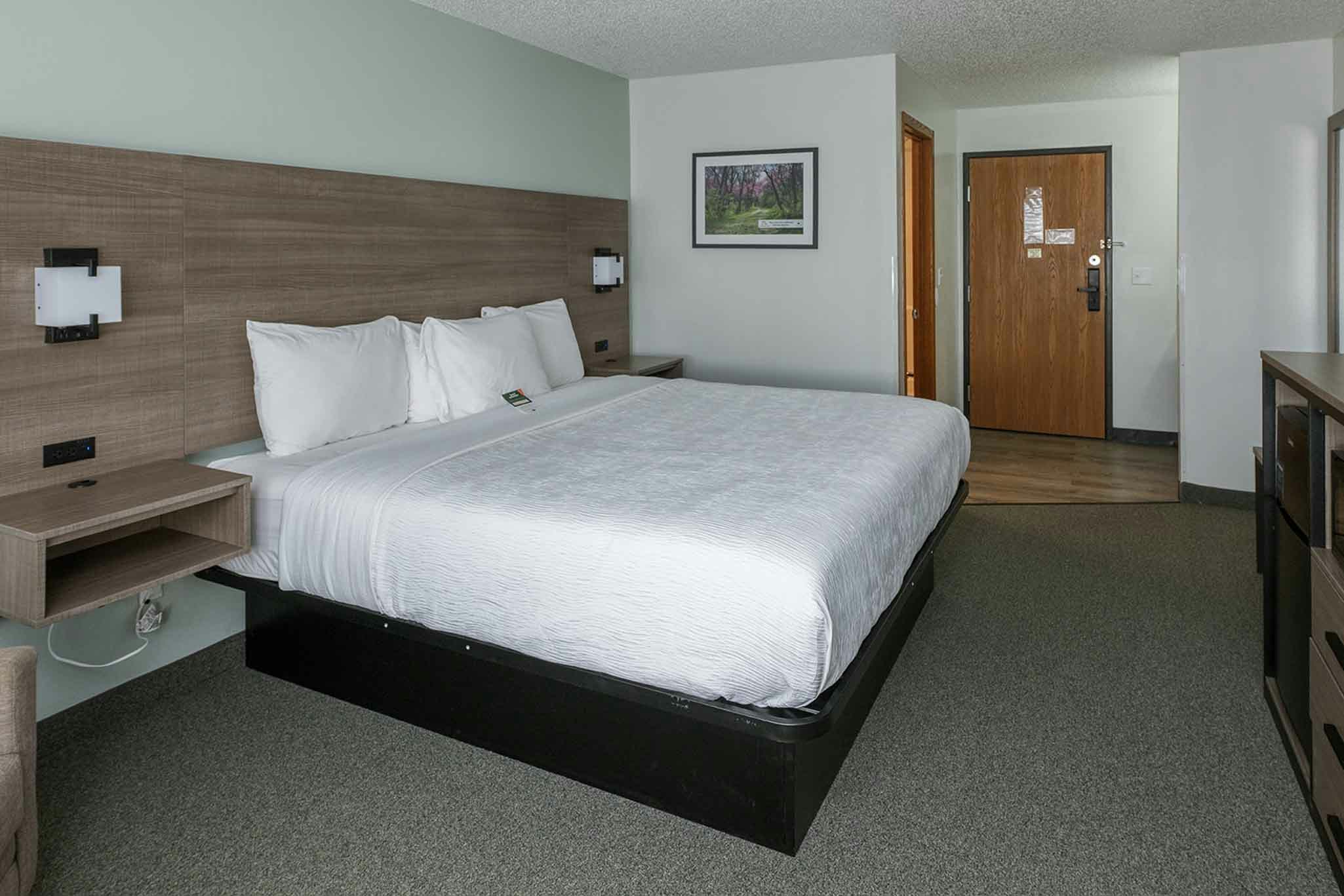 Superior room king bed - 2nd Flr Walk Up