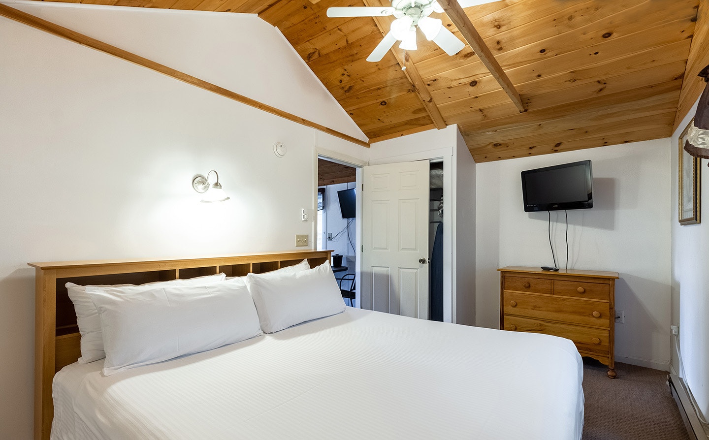 Large Two Room King Bed Cottage w SB