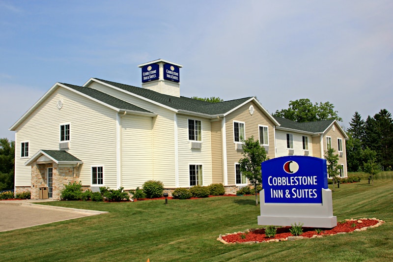 Cobblestone Inn Suites – Clintonville