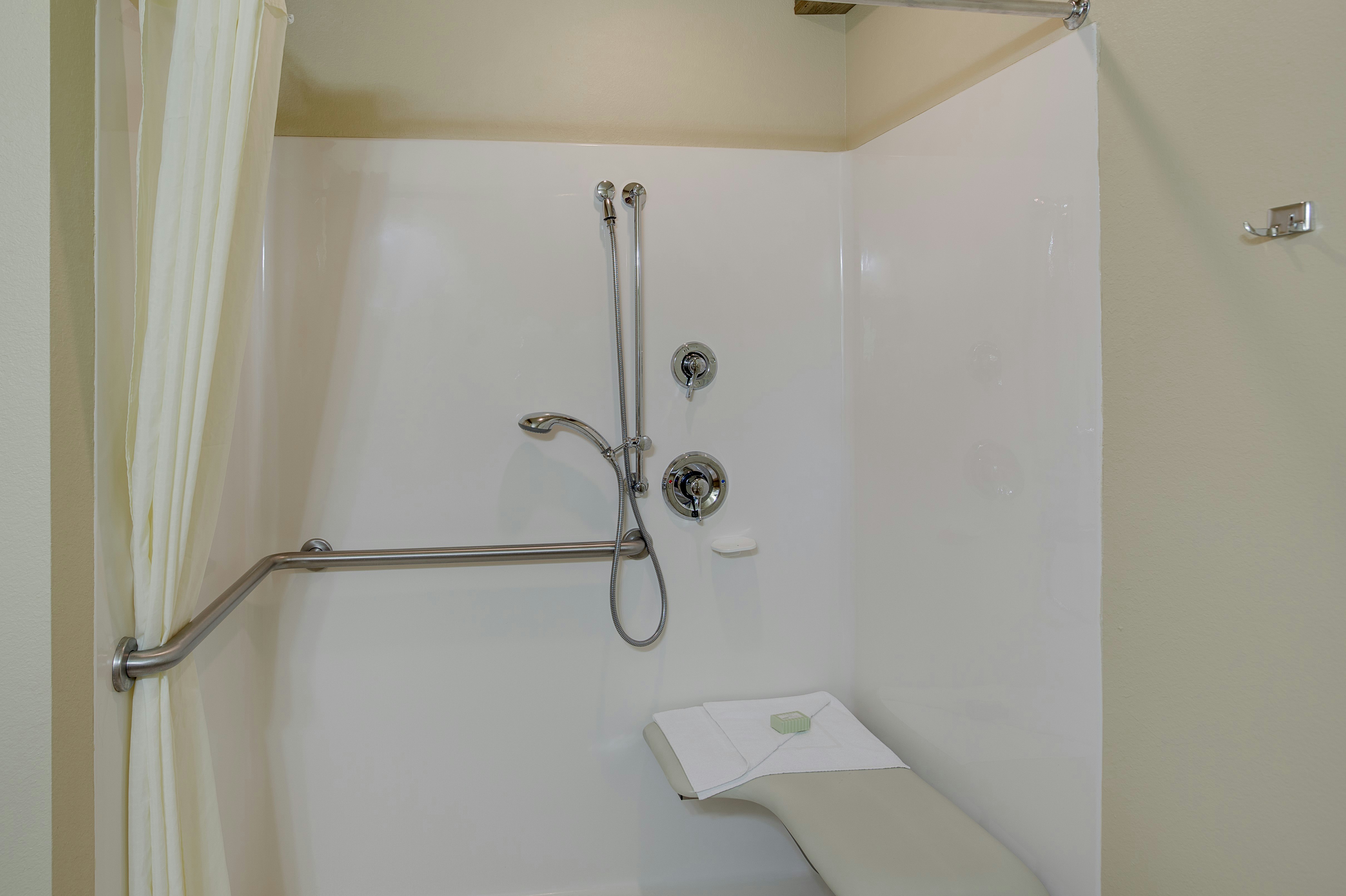 Accessible Single King Guestroom Non-Smoking