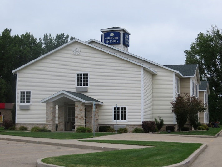 Cobblestone Inn Suites – Brillion