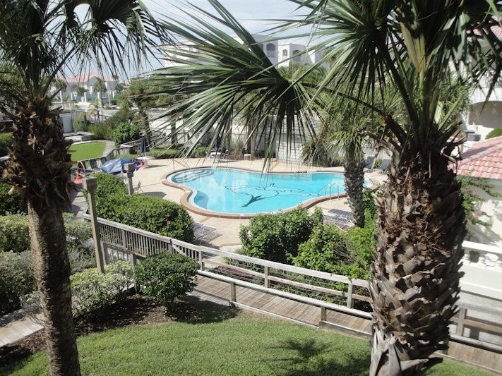 Hibiscus Oceanfront Resort