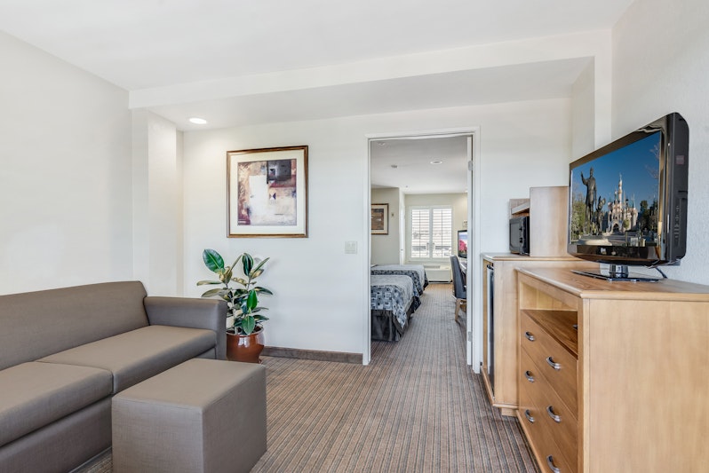 Anaheim Desert Inn Suites