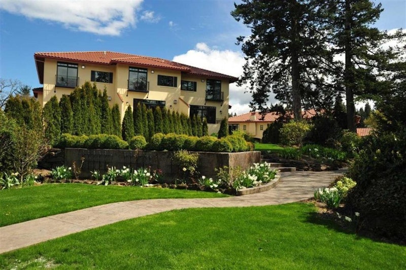 Columbia Cliff Villas