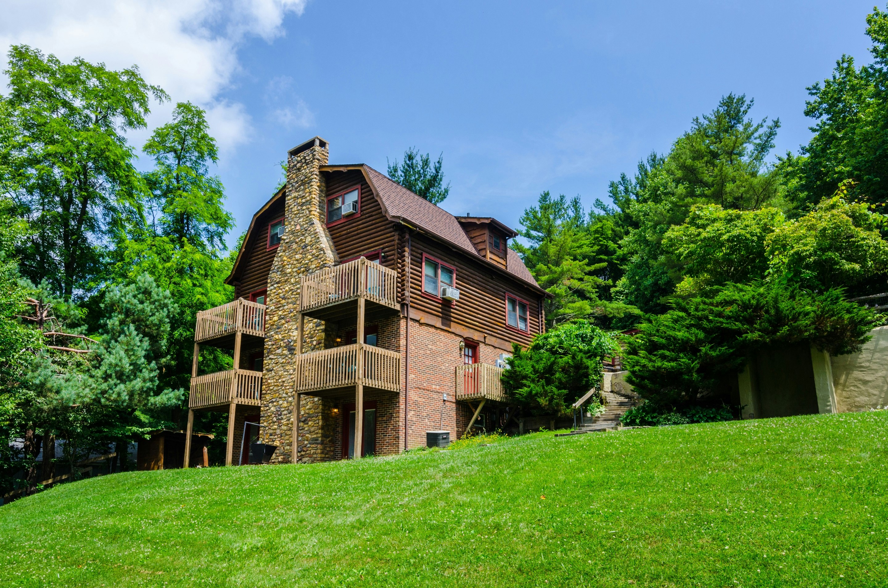 Highland Hills Cabins Master Hosts Resort