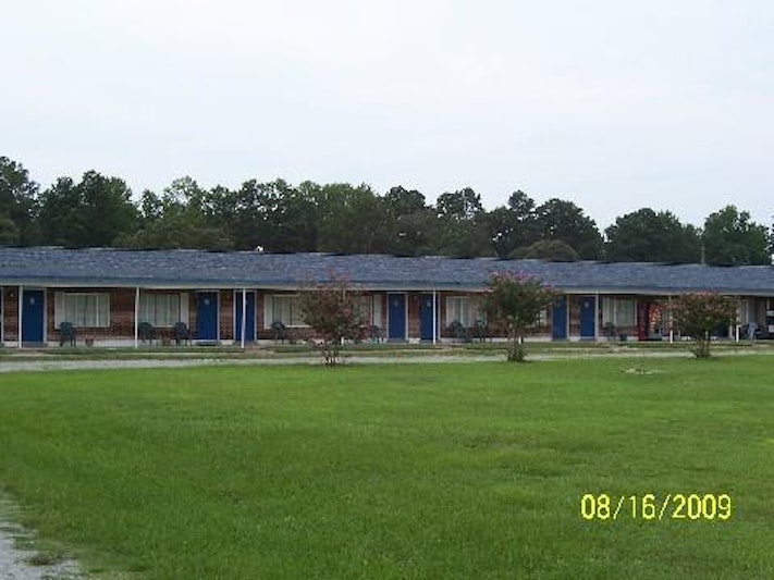 Four Oaks Lodging And RV Resort