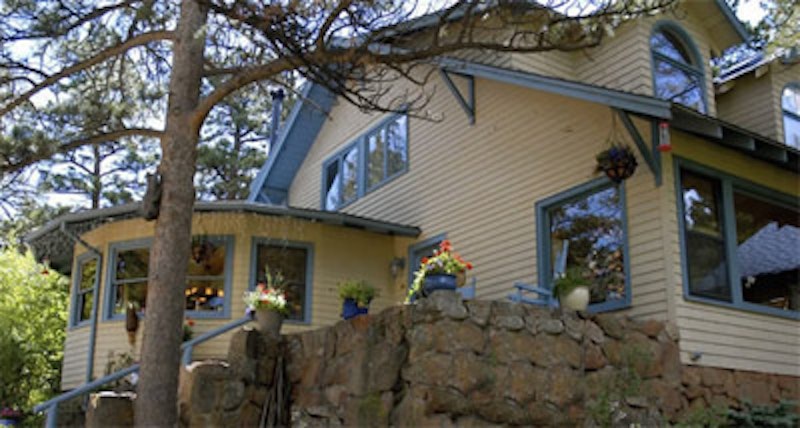 Romantic Riversong Inn