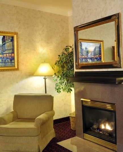 Grass Valley Courtyard Suites