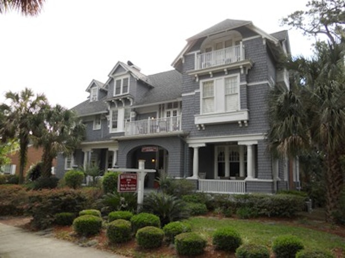 Riverdale Inn