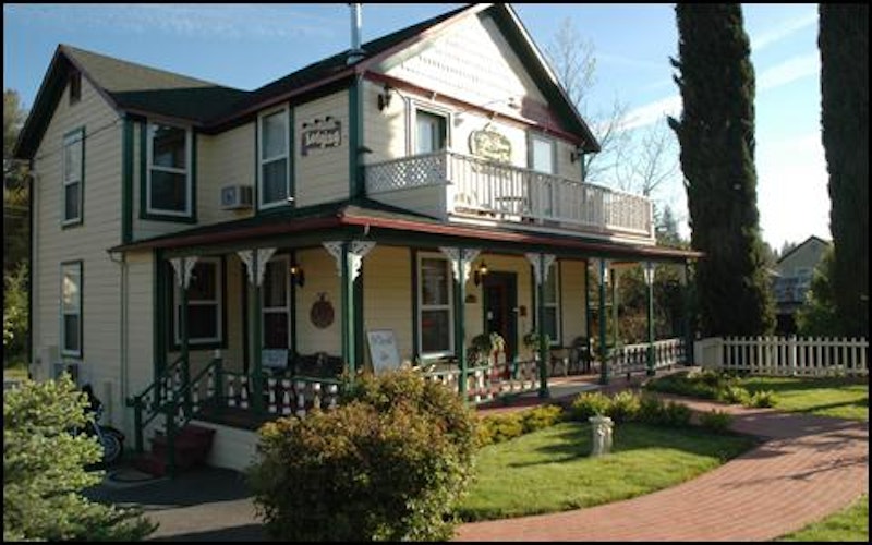 The All Seasons Groveland Inn