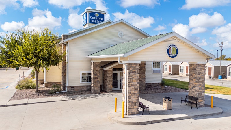 Cobblestone Inn Suites – Big Lake