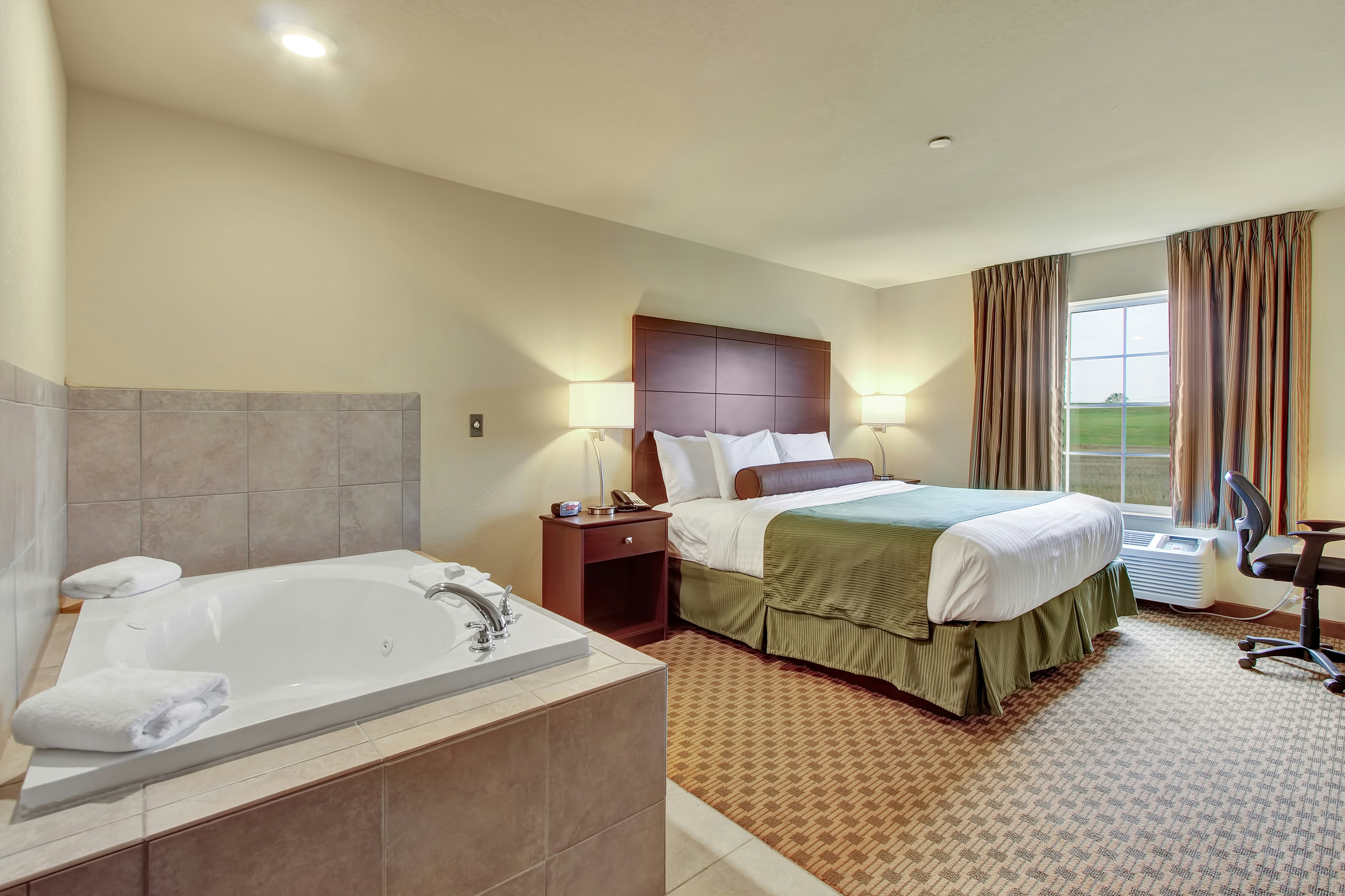 King Whirlpool Suite Non-Smoking