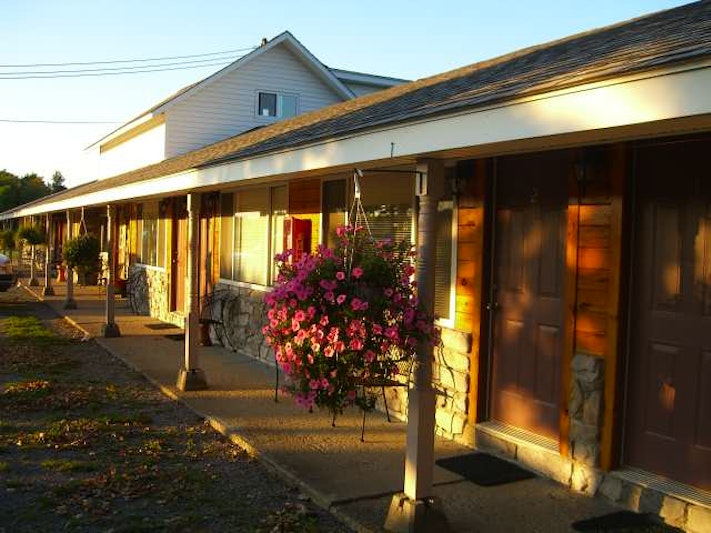 Savannah House Wine Country Inn Cottages