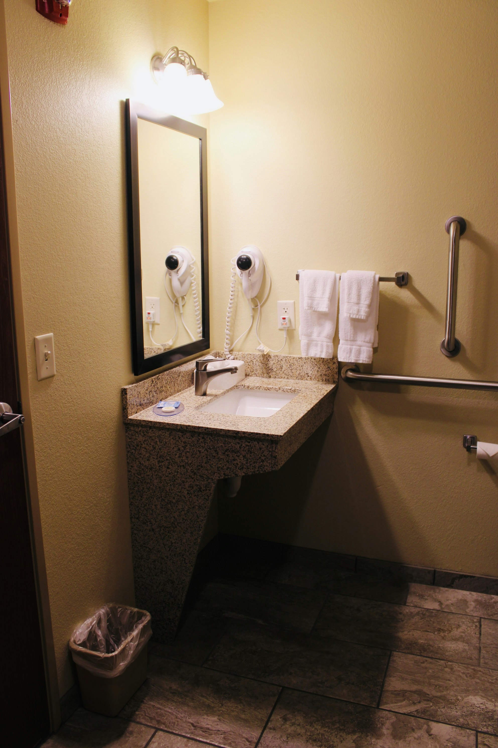 Cobblestone Hotel Suites – Devils Lake