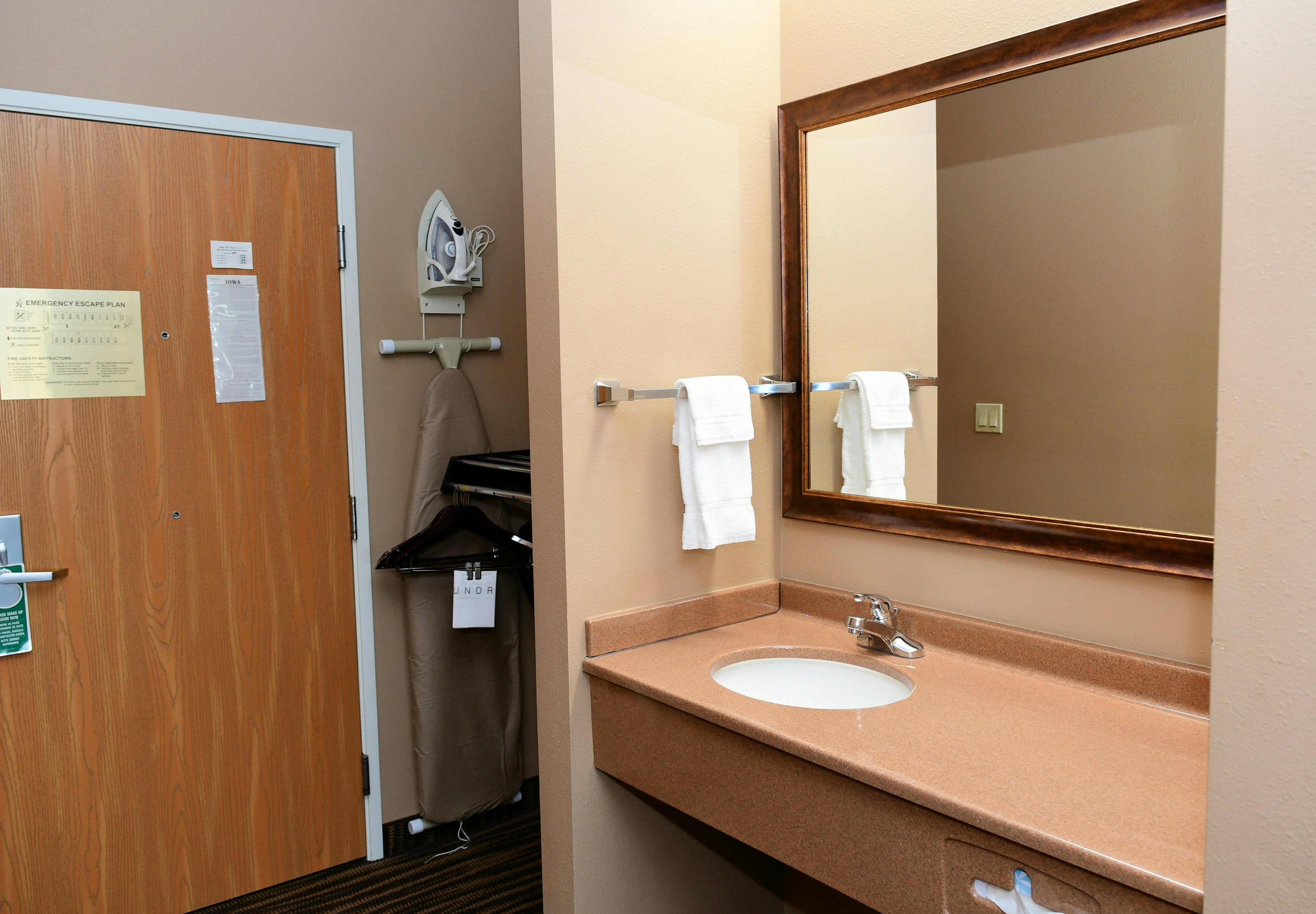 Accessible King Guestroom Non-Smoking