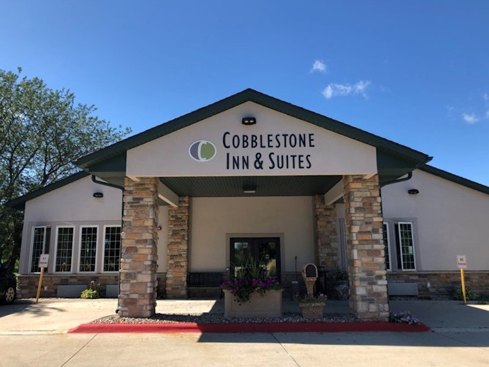 Cobblestone Inn Suites – Denison | Majestic Hills