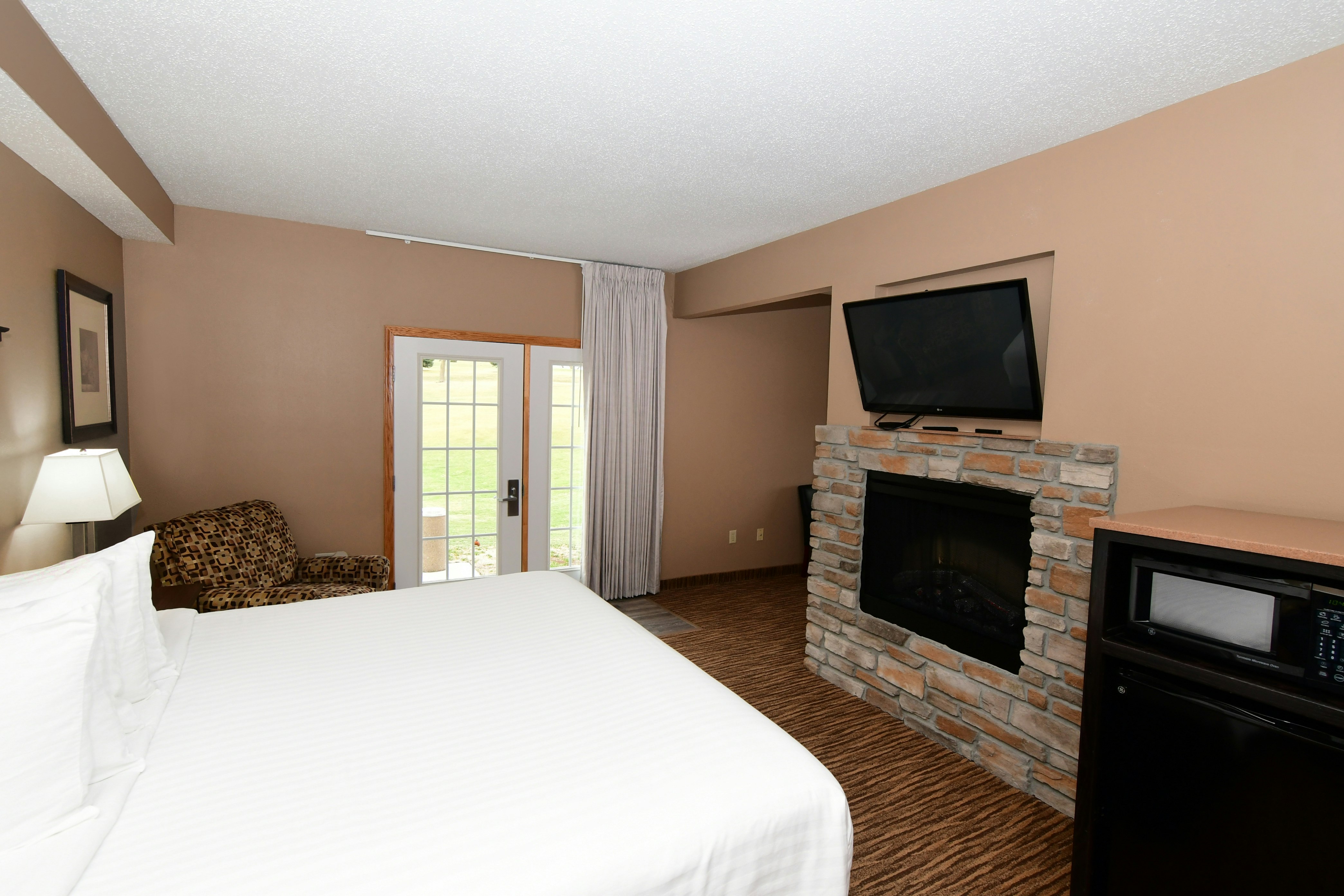 King Jacuzzi Suite Non-Smoking