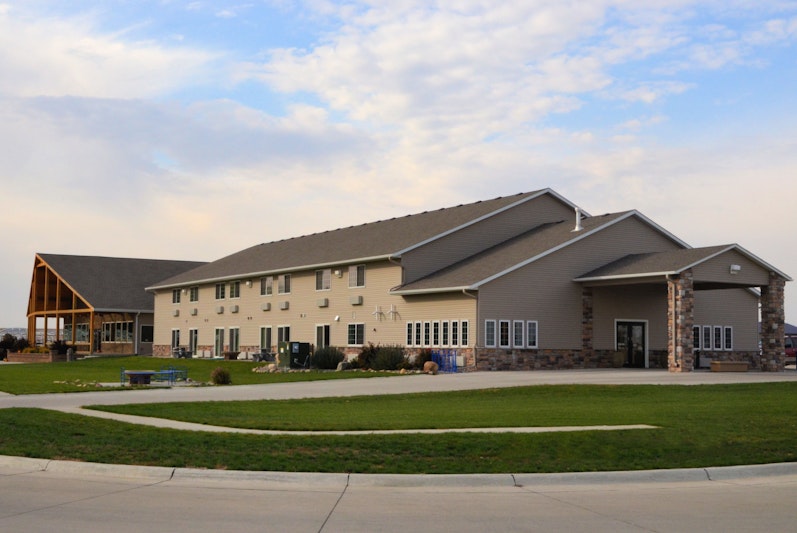 Cobblestone Inn Suites – Lake View