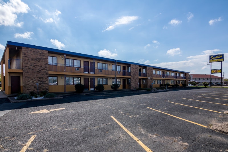 Scottish Inns and Suites Eau Claire