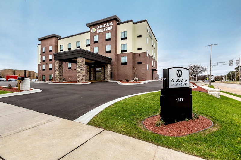 Cobblestone Hotel Suites – Stevens Point