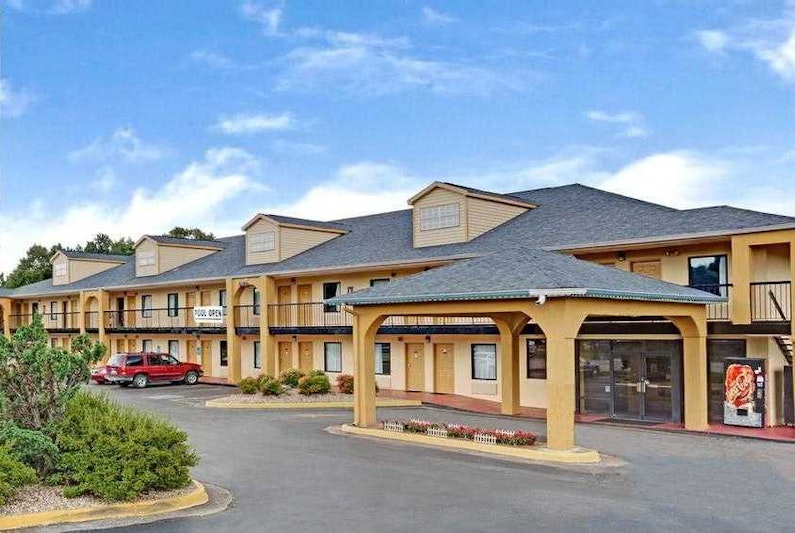 Red Carpet Inn and Suites Newnan GA