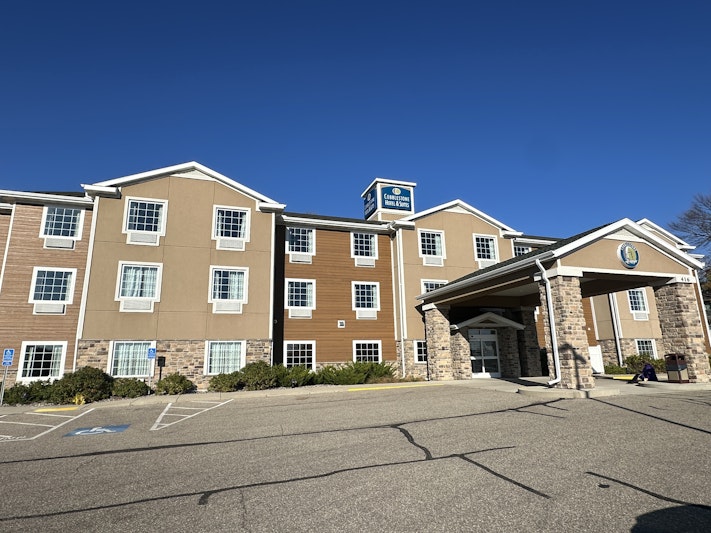 Cobblestone Hotel Suites – Hutchinson