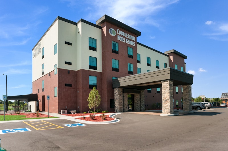 Cobblestone Hotel Suites – Appleton International Airport