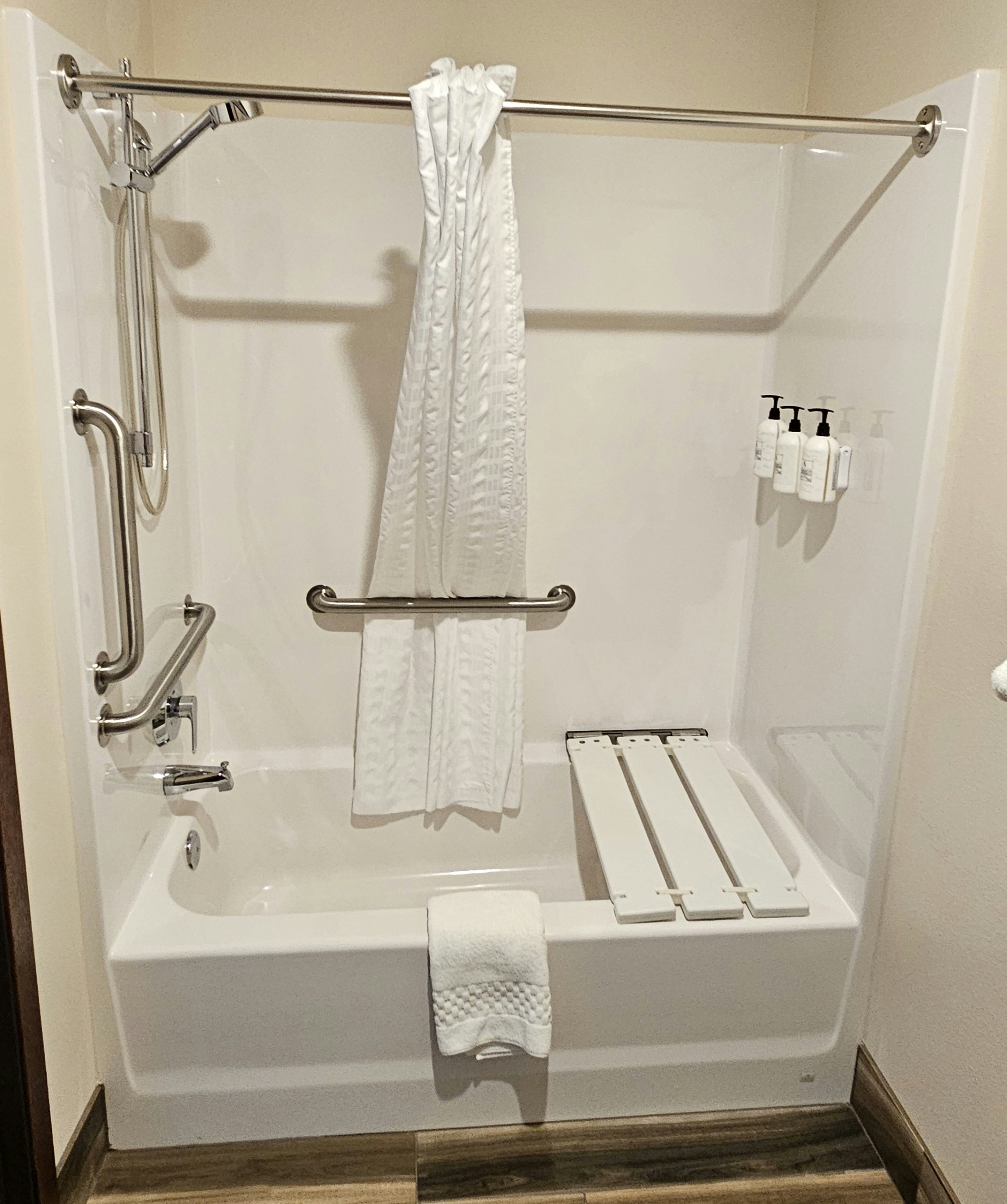 Cobblestone Inn Suites – Manchester