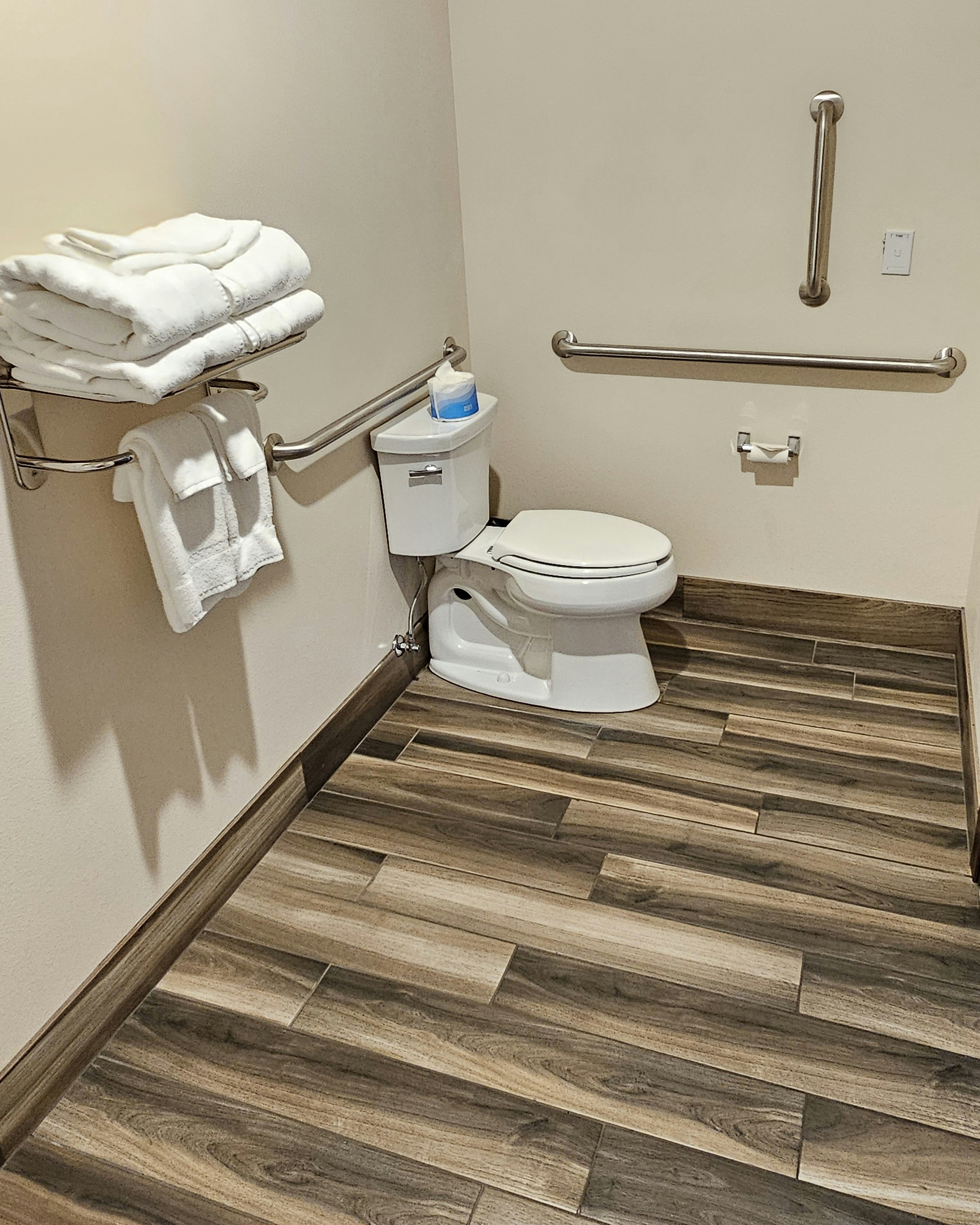 Cobblestone Inn Suites – Manchester