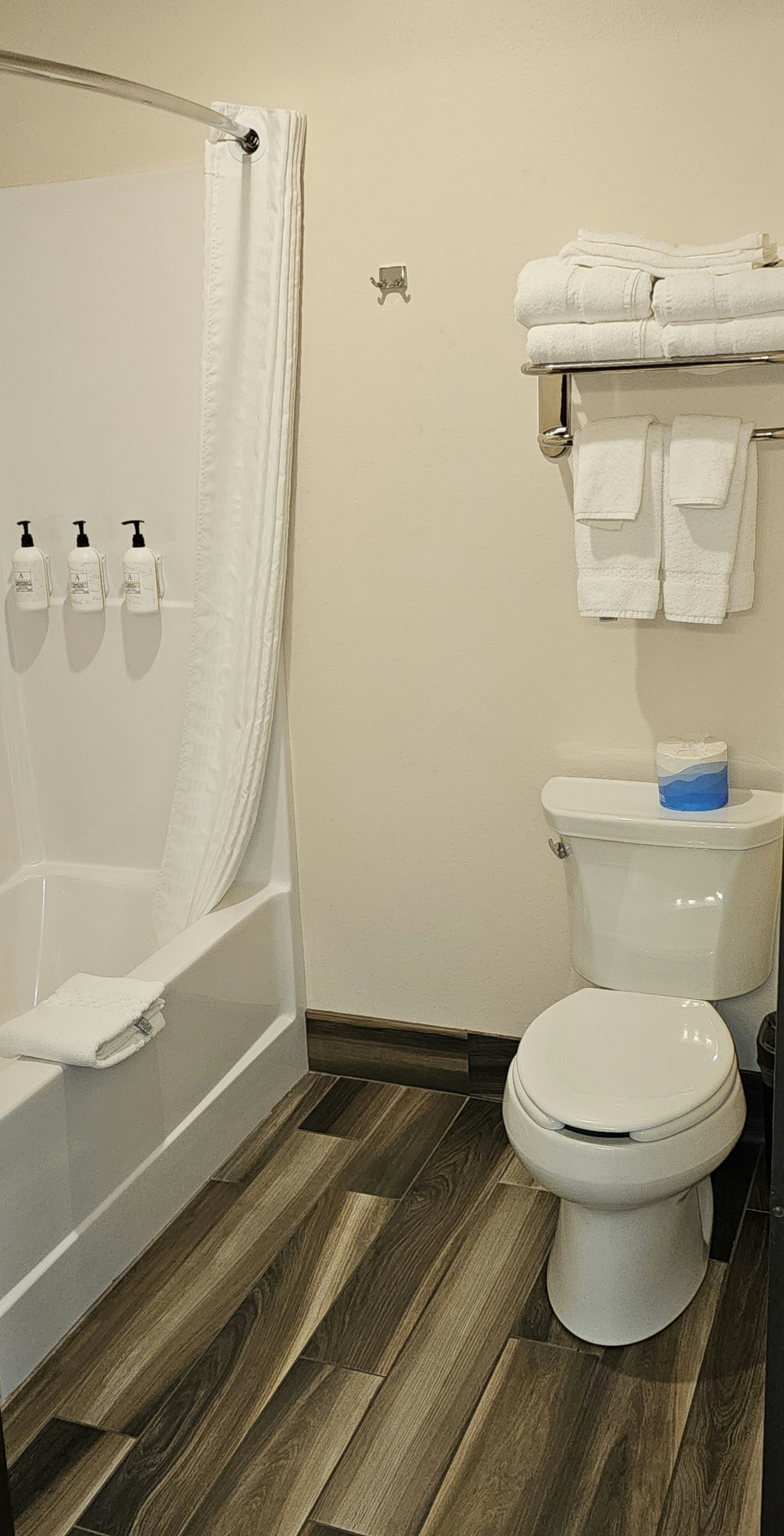 Single King Guestroom Non-Smoking