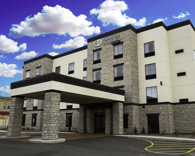 Cobblestone Hotel Suites – Two Rivers