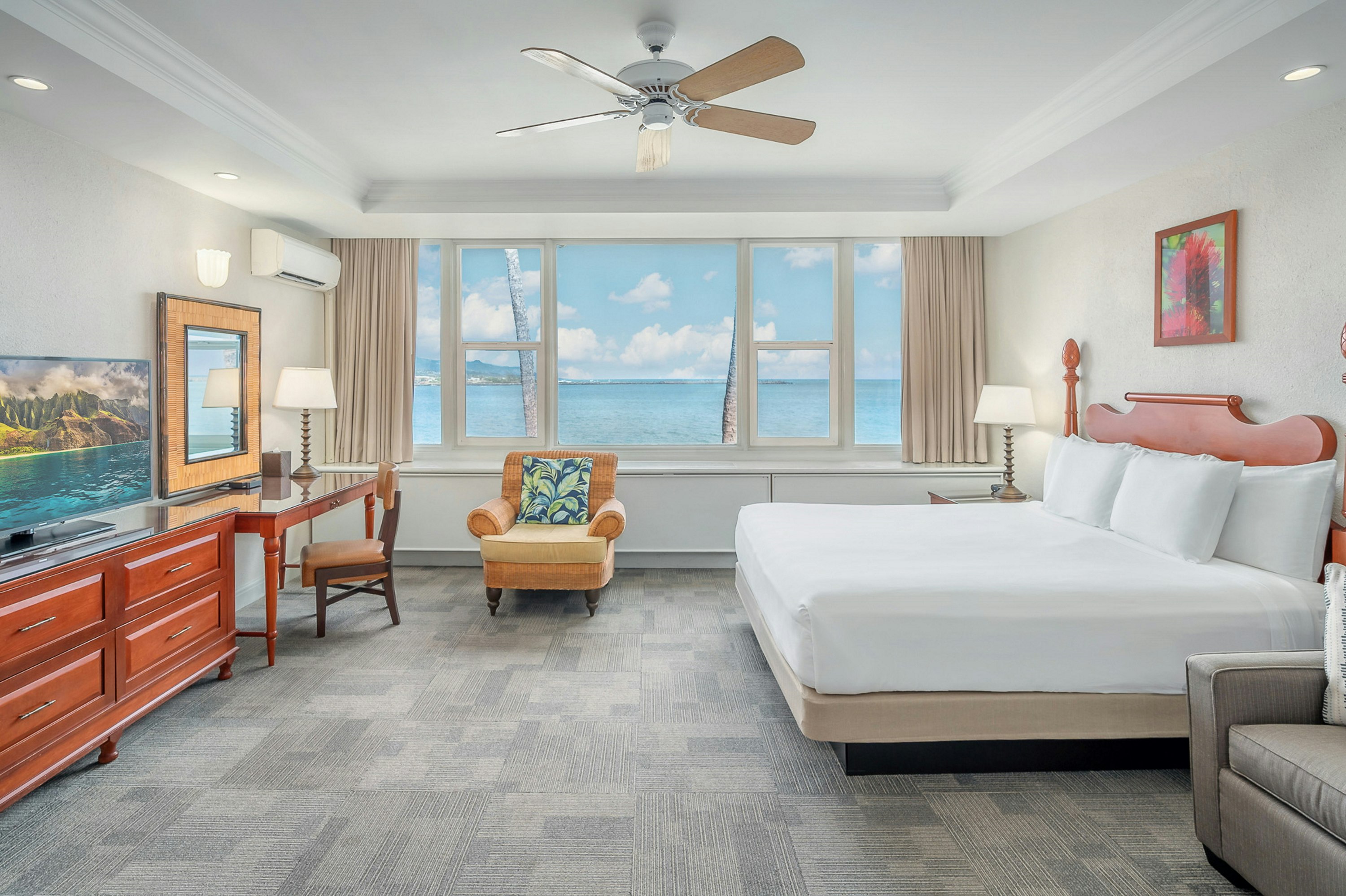 Oceanfront Suite with One King