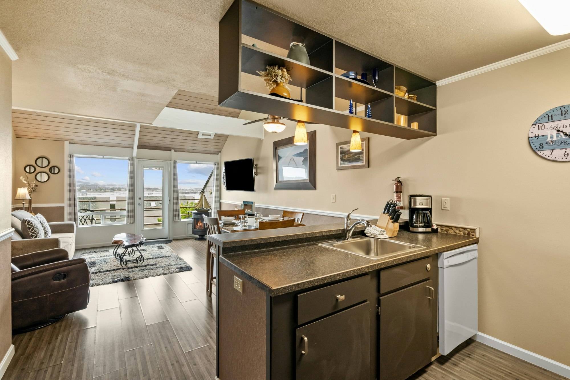 One Bedroom Queen Suite Condo