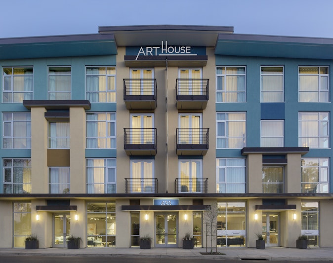 Art House Hotel and Suites