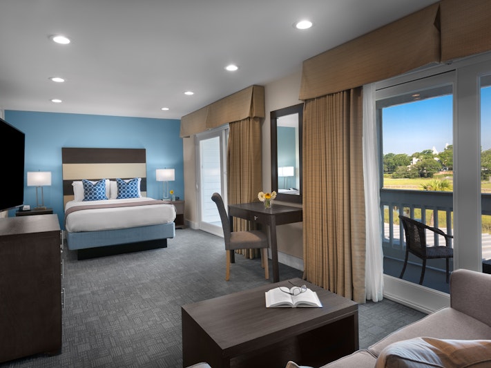 Shem Creek Inn