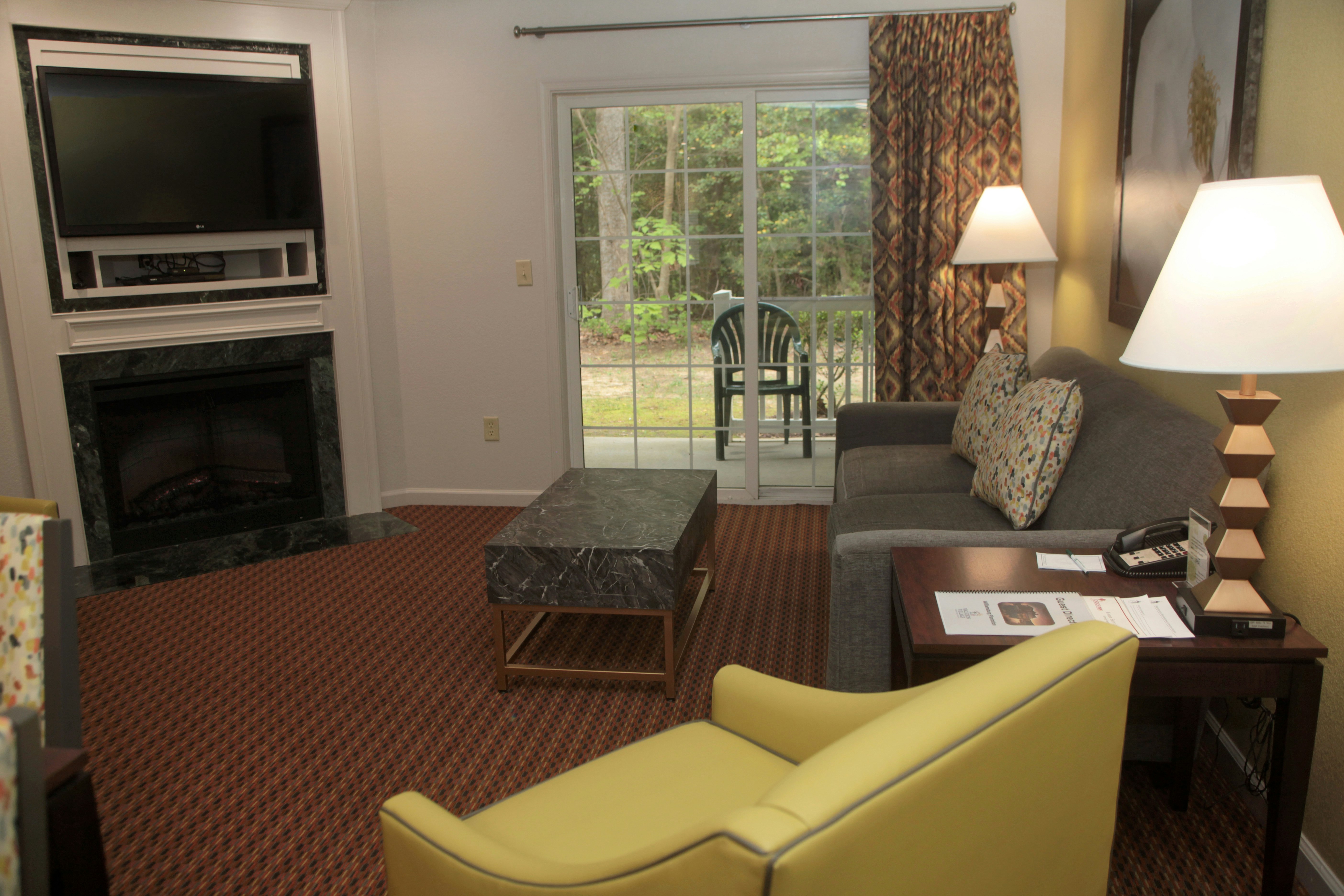 Deluxe 2-Bedroom Suite Full Kitchen
