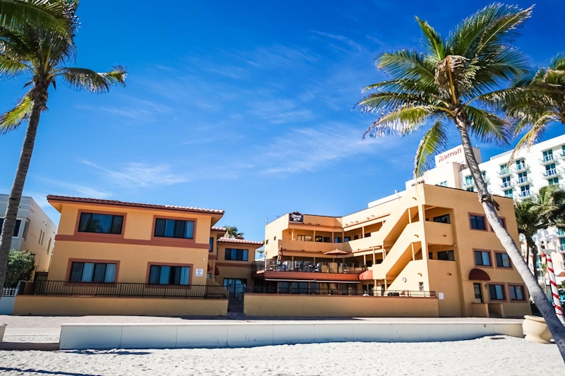 Hollywood Sands Resort