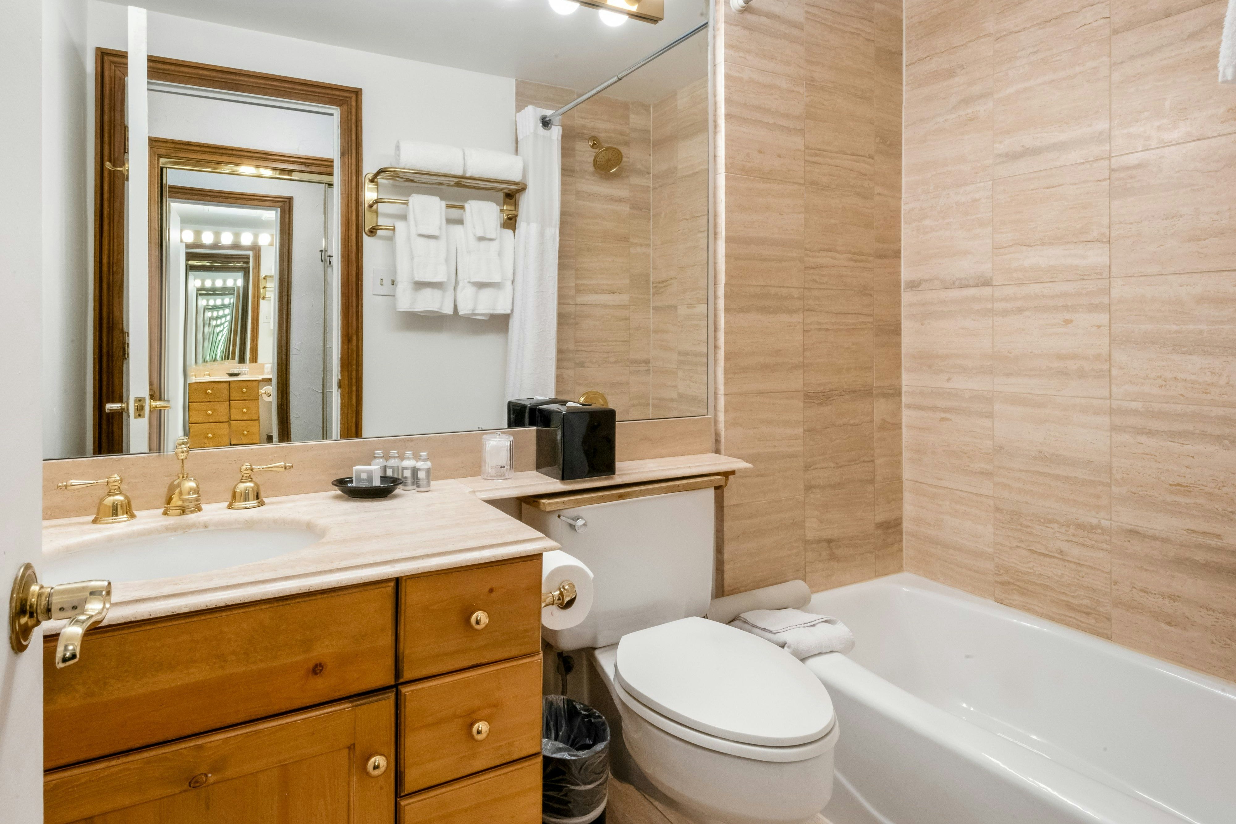 Deluxe King Suite