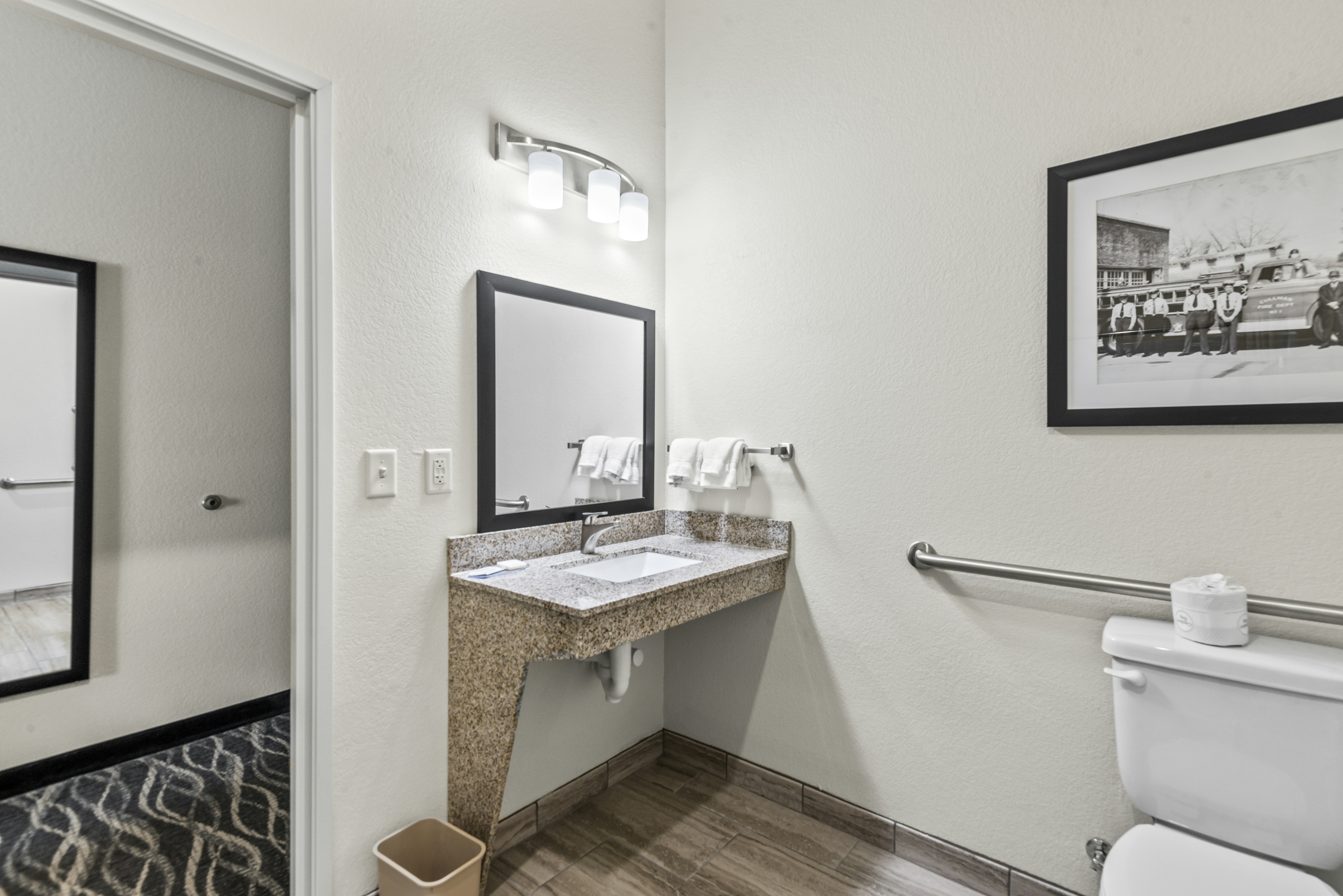 Cobblestone Hotel Suites – Waukesha