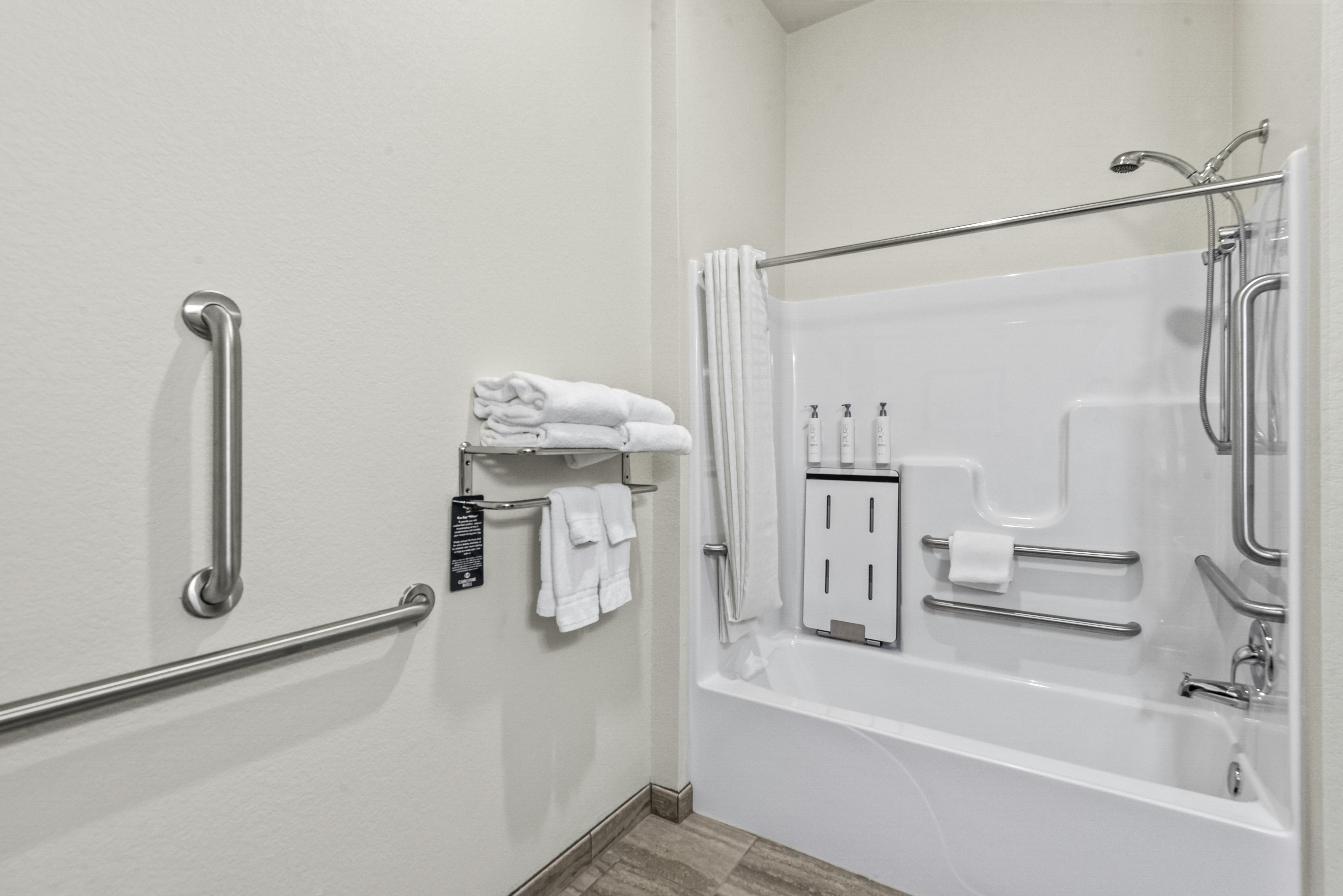 Cobblestone Hotel Suites – Waukesha