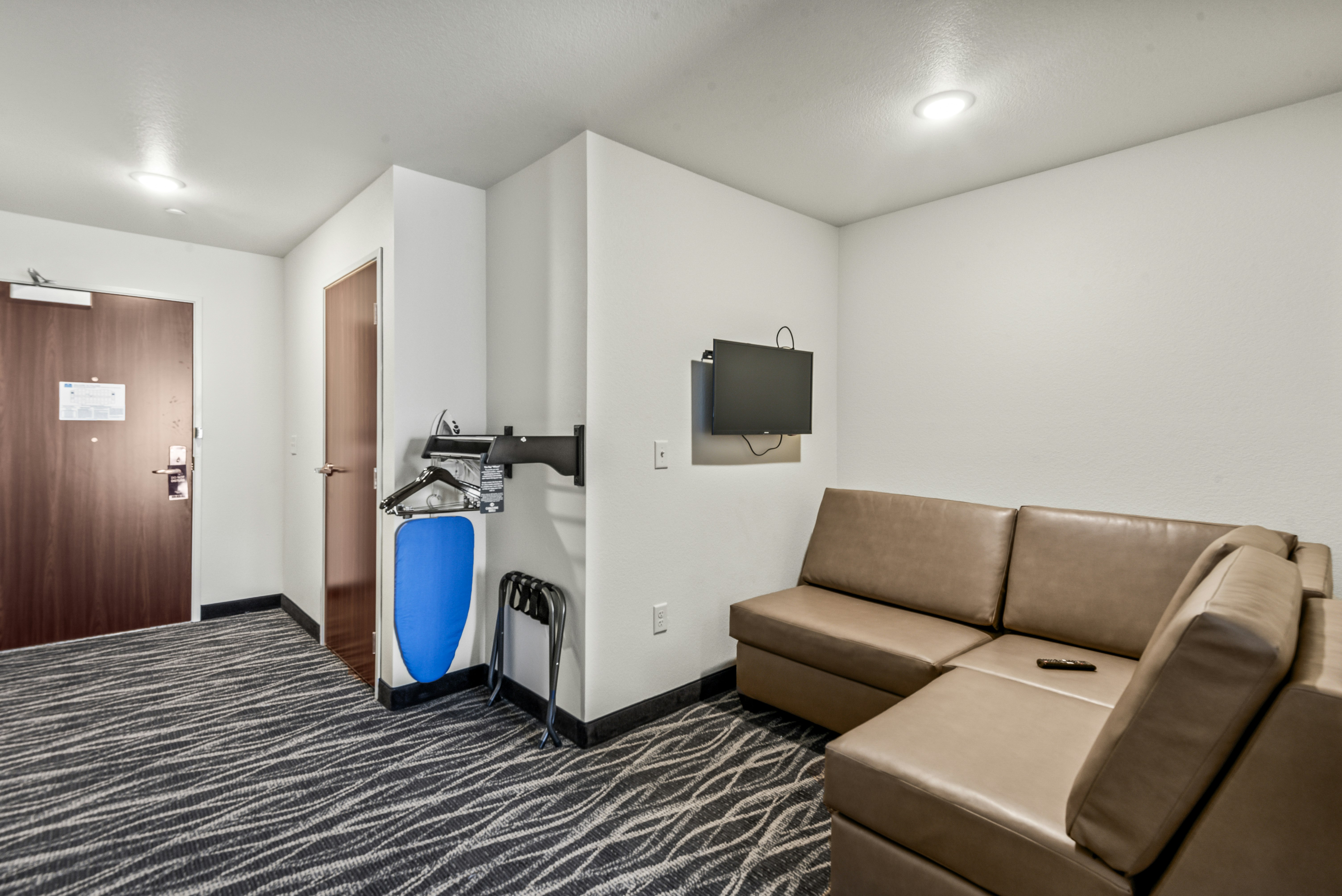 Cobblestone Hotel Suites – Waukesha