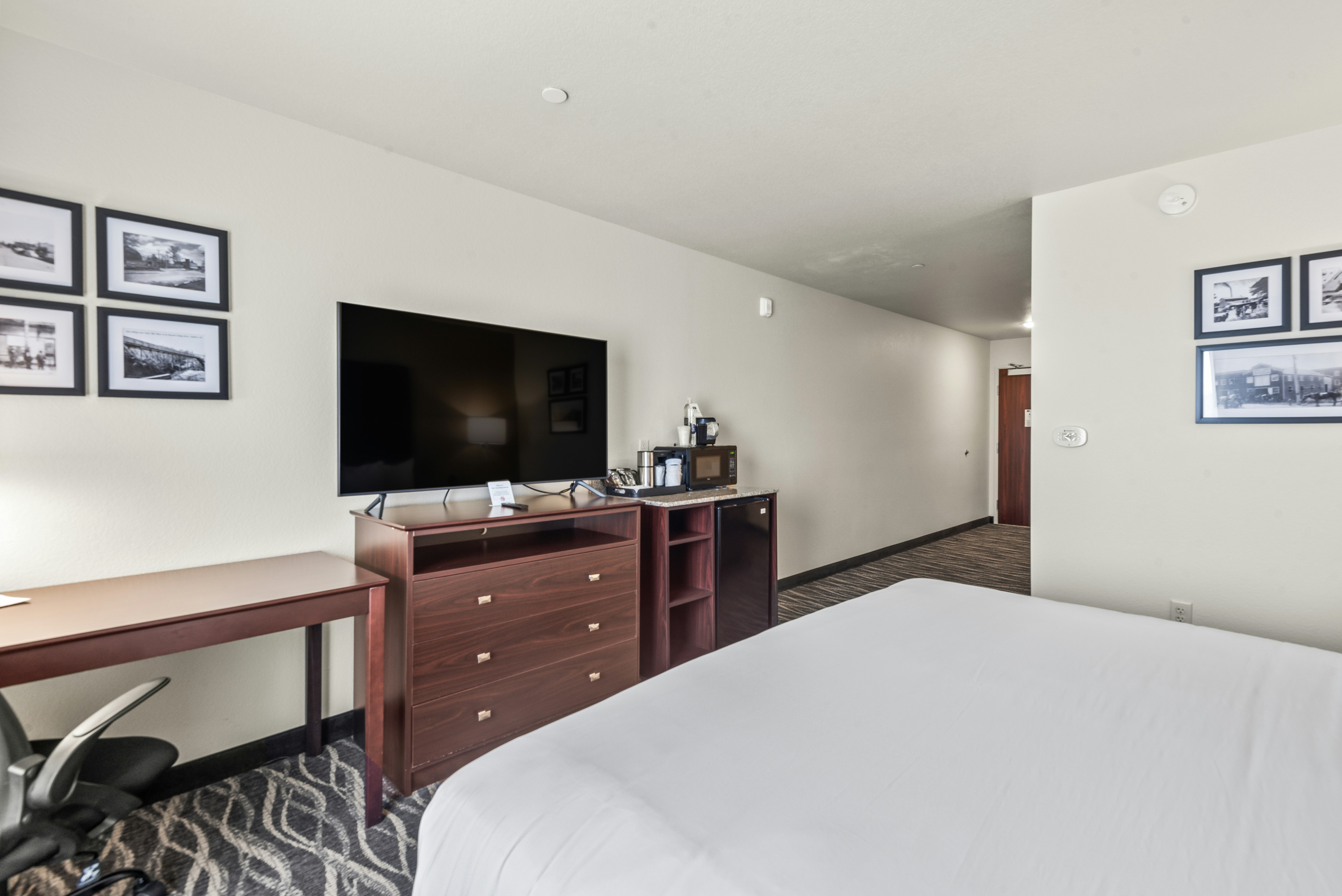 Cobblestone Hotel Suites – Waukesha