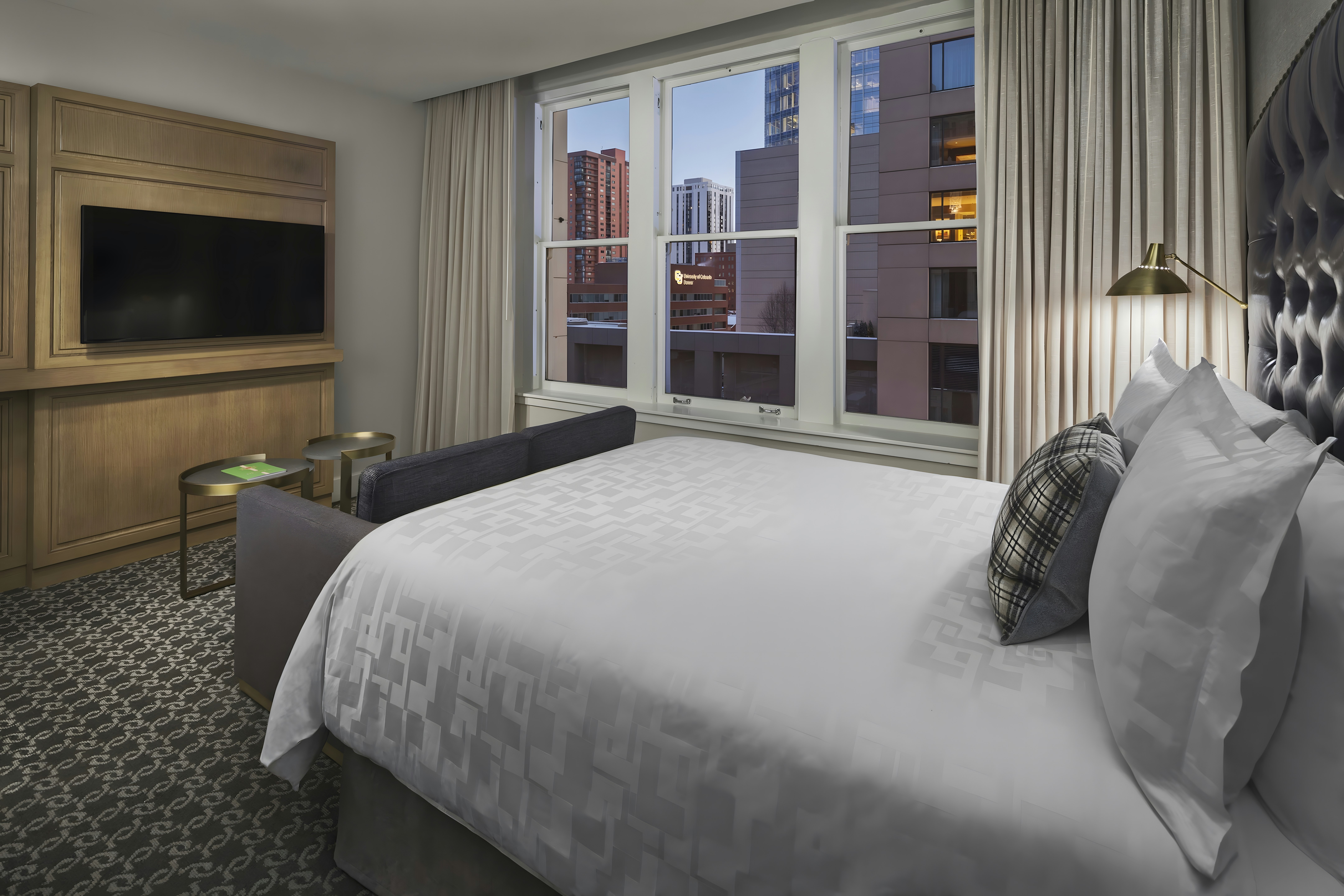 Superior Room with One Queen - Accessible (Shower)