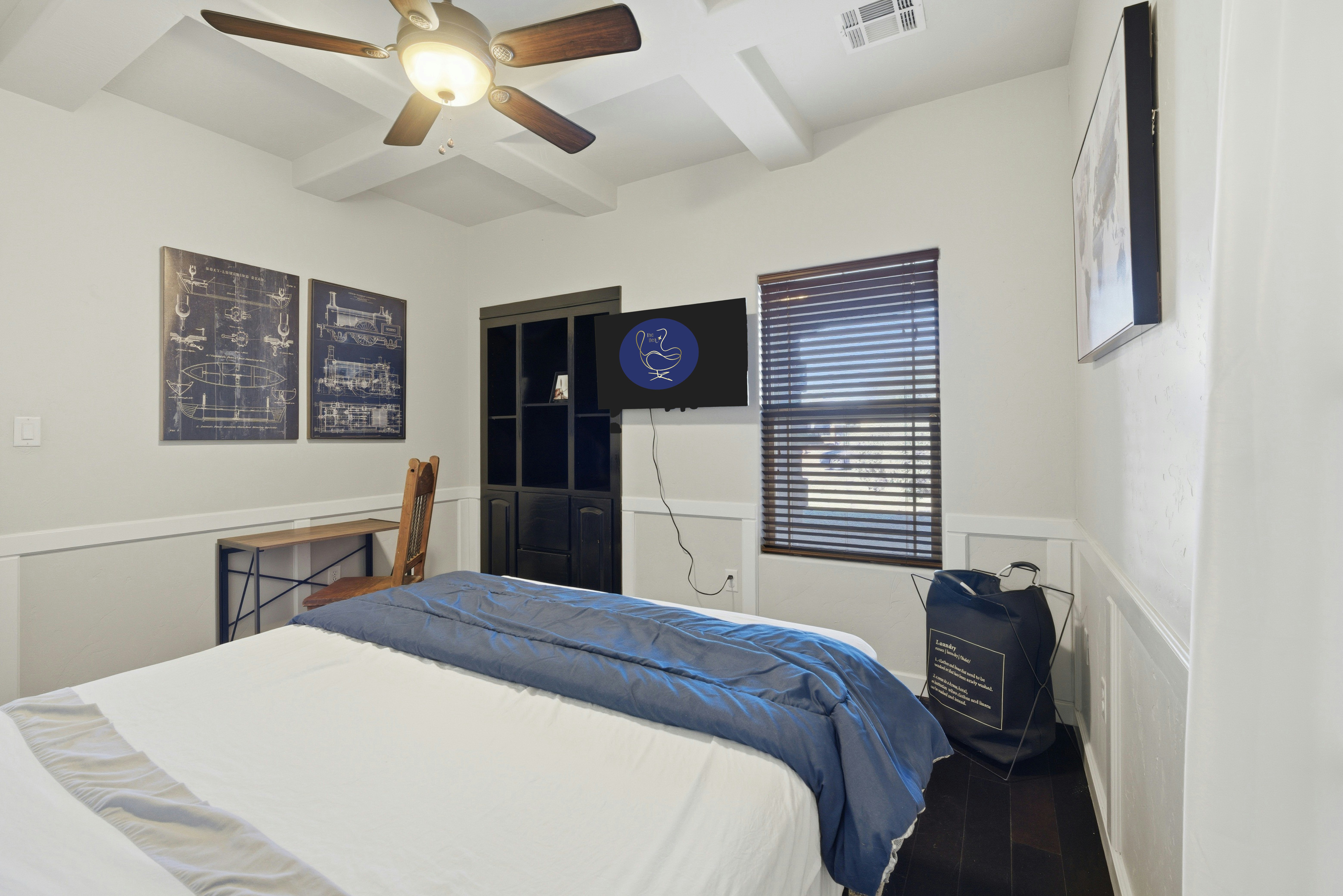 Standard Room: Queen Bed