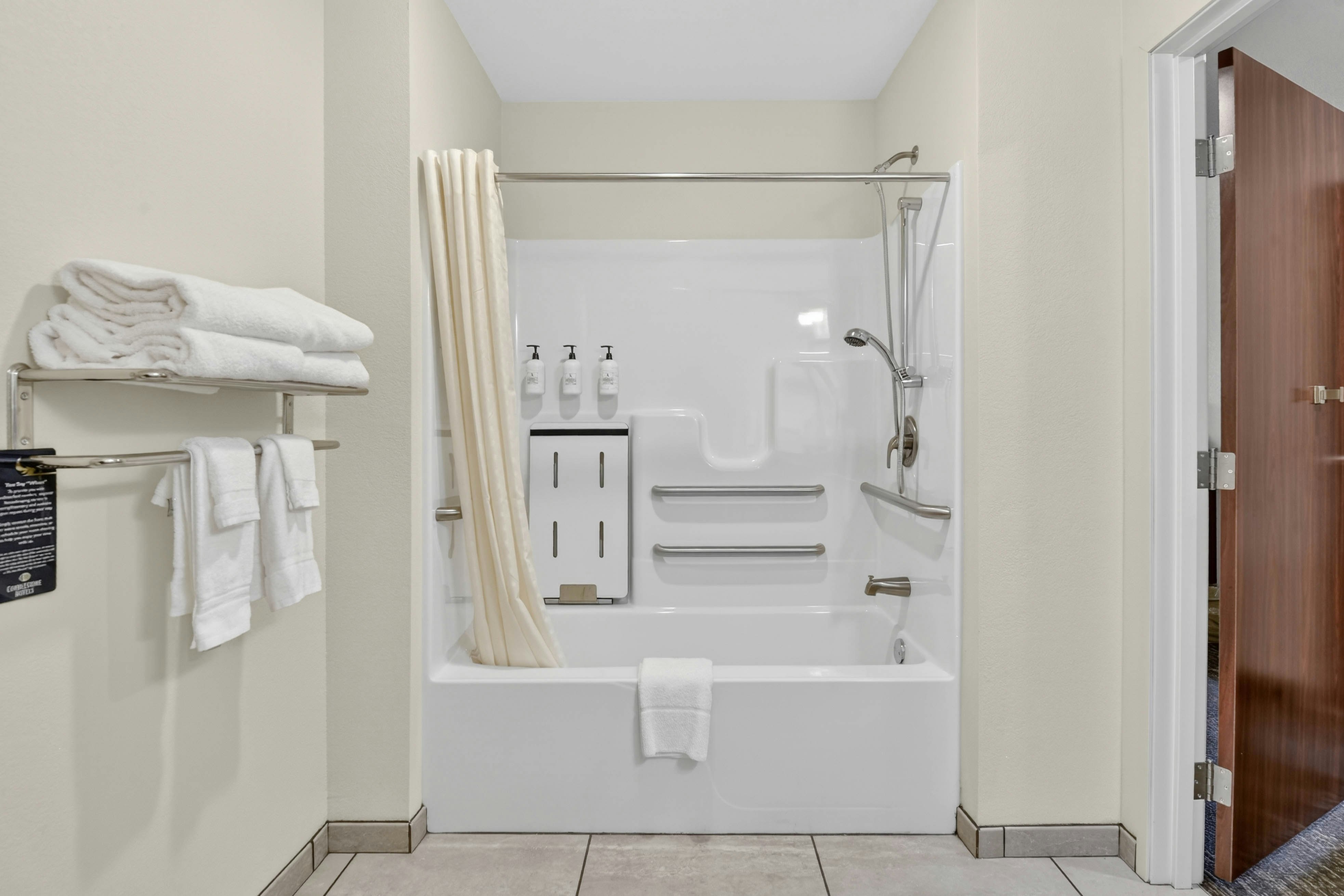 Cobblestone Hotel Suites – Eaton