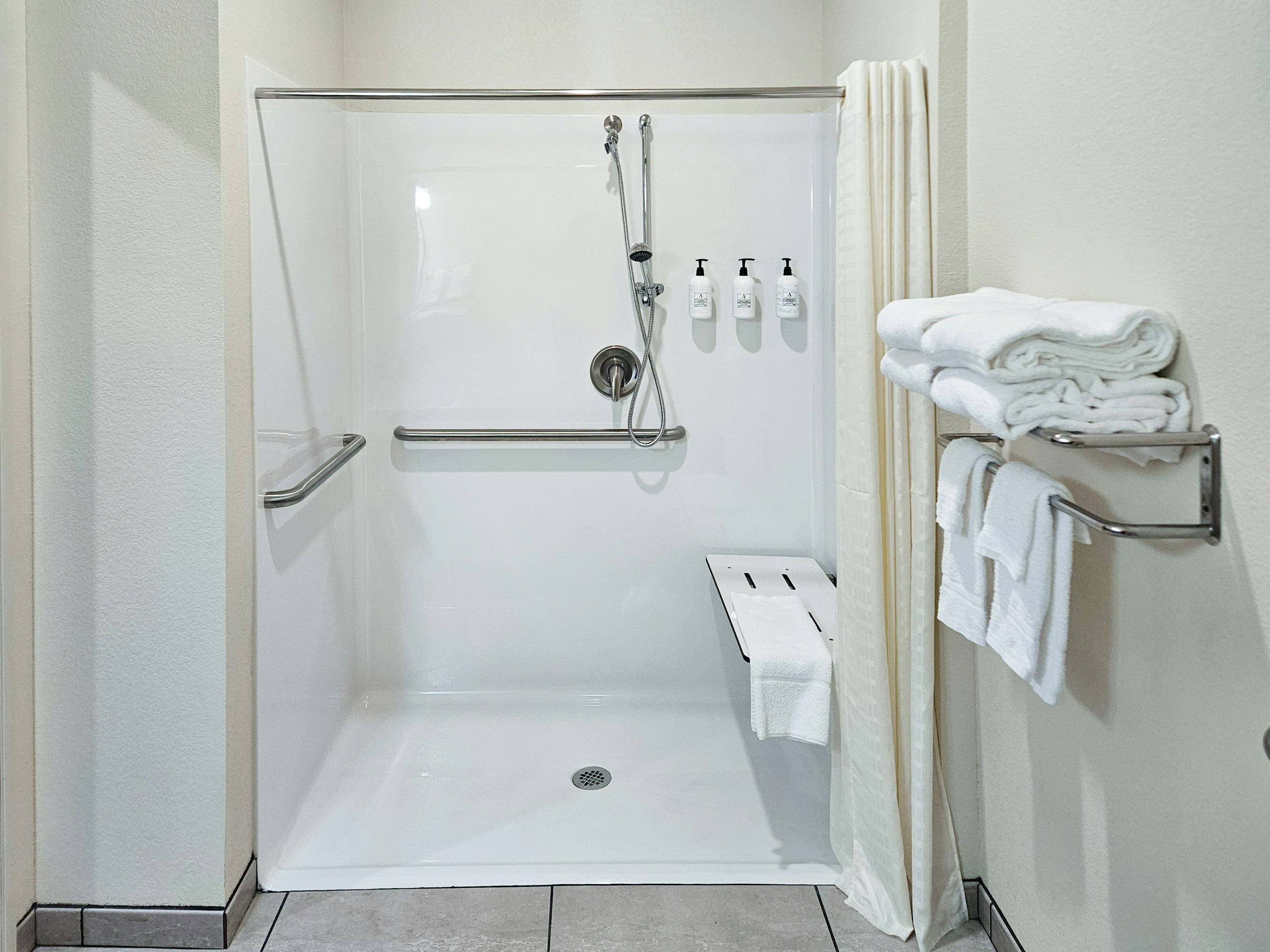 Accessible Single King Guestroom Non-Smoking