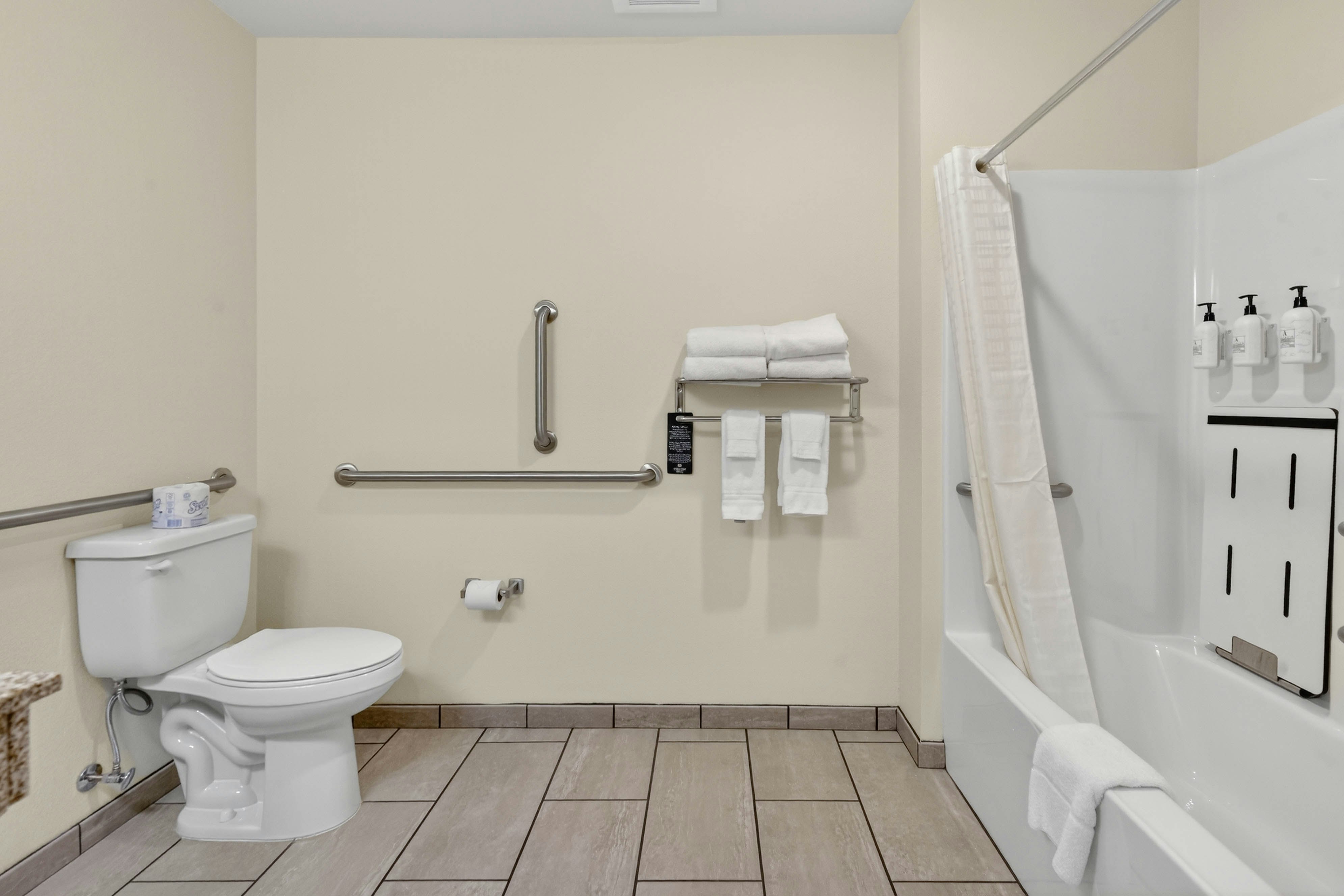 Cobblestone Hotel Suites – Eaton