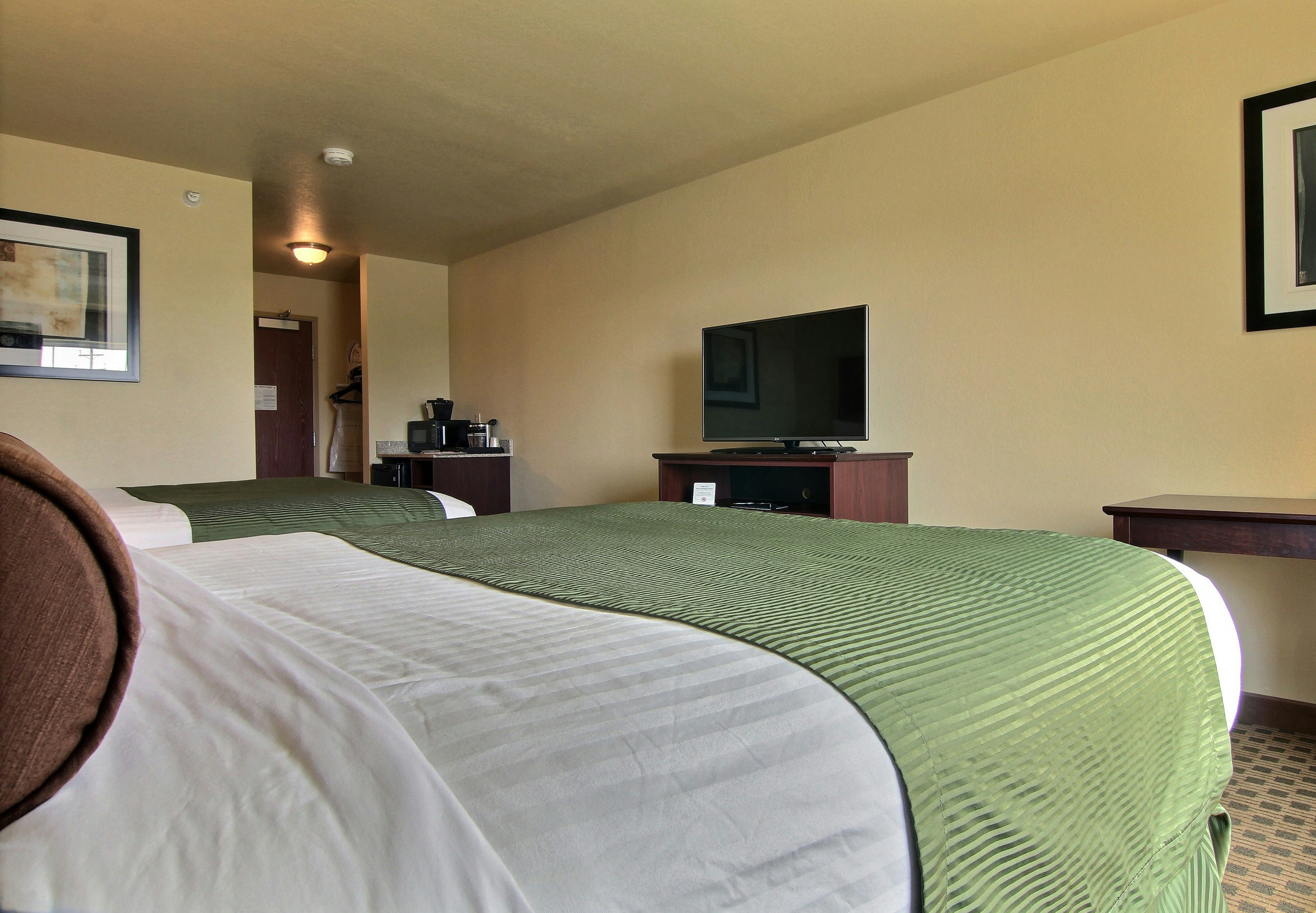 Two Queen Guestroom Non-Smoking